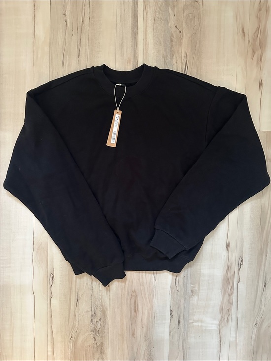 SKIMS Tops - SKIMS Cotton Fleece Classic Crewneck Sweatshirt NWT